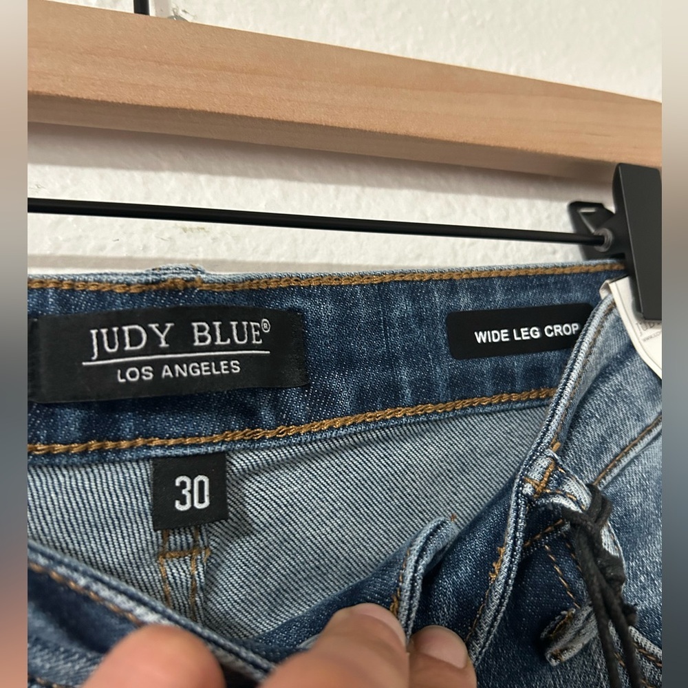 JudyBlue wide leg crop high waist mid blue jeans size 30 - Picture 4 of 6